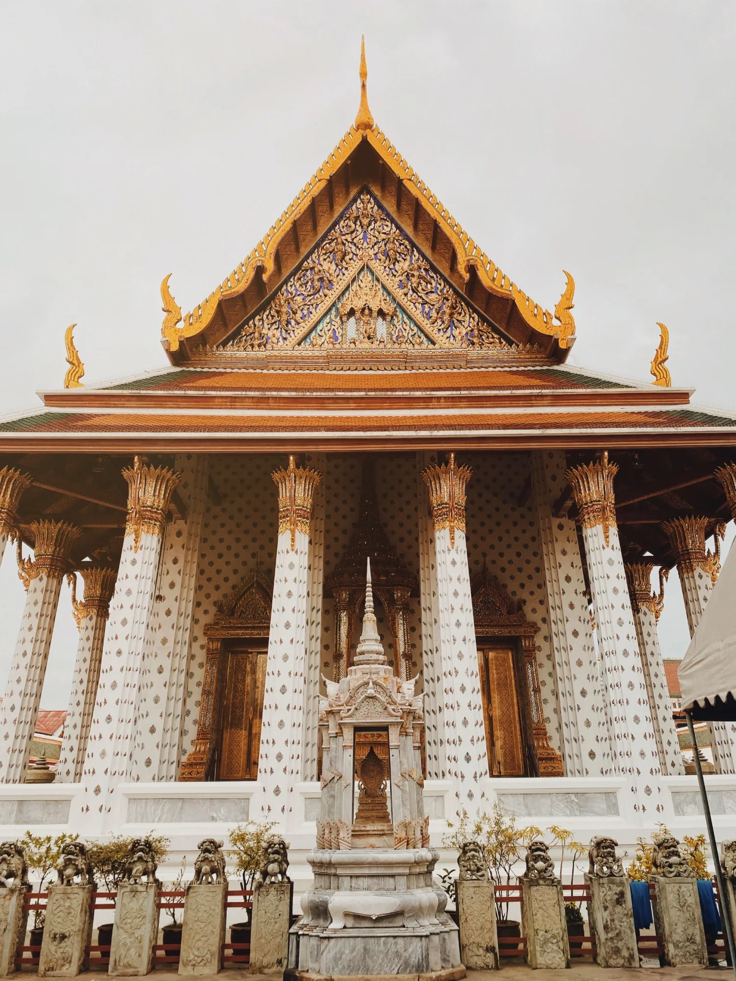 Gold, heat, street food — Bangkok, Thailand